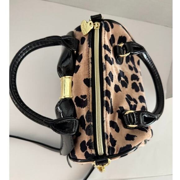 Betsey Johnson Leopard Faux Fur Bow Satchel Crossbody Bag Gold Colored Chain - Picture 5 of 16